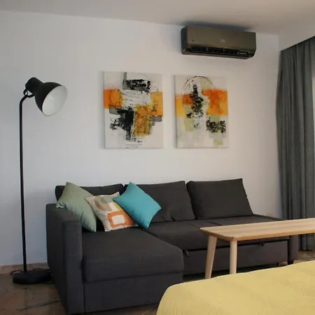 Located Right On The En Romana Playa