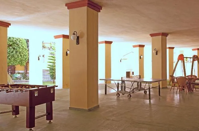 Located Right On The En Romana Playa Apartmán